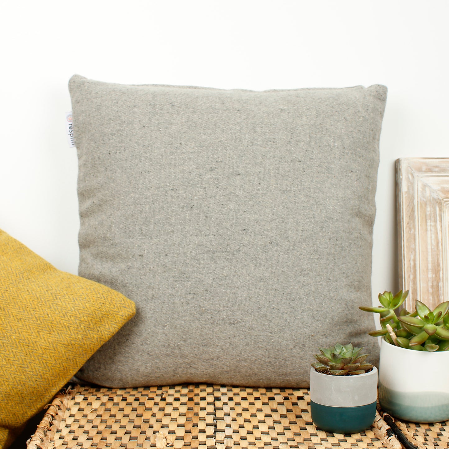 Recycled Wool Cushion - LIGHT GREY
